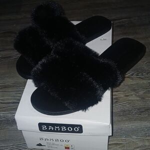 Bamboo Fullmoon-15 black faux fur slide on sandals slippers Sz 8 NWB